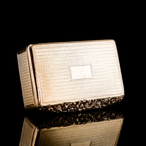 fig 5. Antique Georgian Solid Silver Gilt Snuff Box with Floral Thumbpiece - Thomas Pemberton & Robert Mitchell 1818