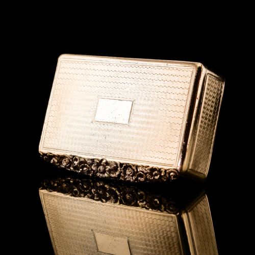 fig 6. Antique Georgian Solid Silver Gilt Snuff Box with Floral Thumbpiece - Thomas Pemberton & Robert Mitchell 1818