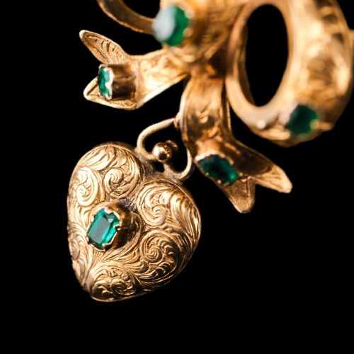 fig 6. Antique Victorian Emerald 18ct Gold Bow Heart Pendant Necklace - c.1880