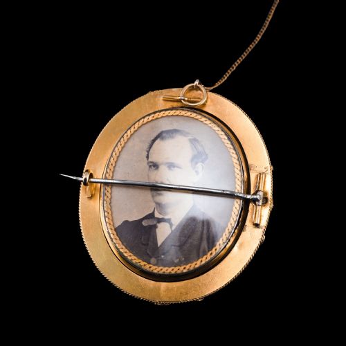 fig 7. Antique Victorian Large 18K Gold Cameo Brooch Pendant Locket - c.1860