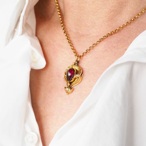 fig 4. Antique Victorian 18ct Gold Garnet Cabochon Pendant Necklace - c.1840