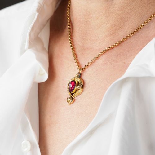 fig 5. Antique Victorian 18ct Gold Garnet Cabochon Pendant Necklace - c.1840