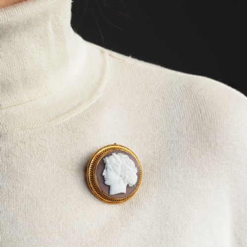 fig 1. Antique Victorian Cameo 18ct Gold Brooch/Pendant Necklace - c.1880