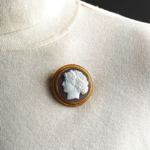 fig 2. Antique Victorian Cameo 18ct Gold Brooch/Pendant Necklace - c.1880