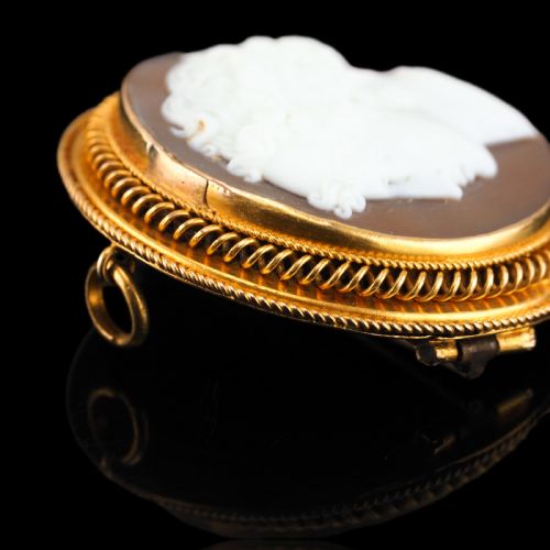 fig 10. Antique Victorian Cameo 18ct Gold Brooch/Pendant Necklace - c.1880