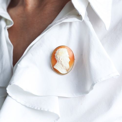 fig 2. Antique Victorian Cameo Brooch 14ct Gold with Portrait of a Gentleman - c.1890