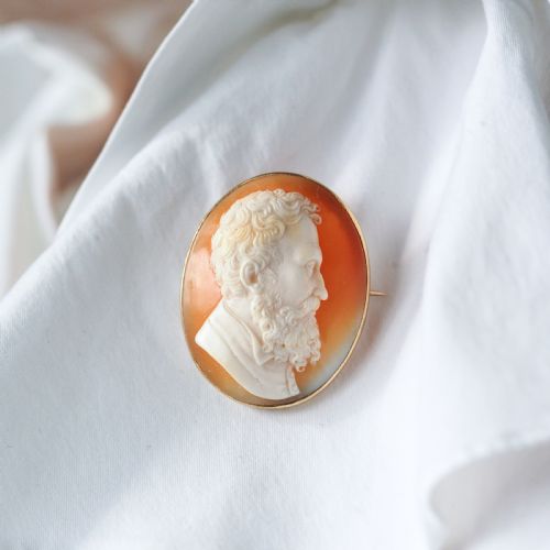 fig 3. Antique Victorian Cameo Brooch 14ct Gold with Portrait of a Gentleman - c.1890