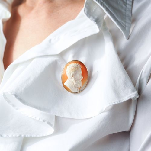 fig 5. Antique Victorian Cameo Brooch 14ct Gold with Portrait of a Gentleman - c.1890