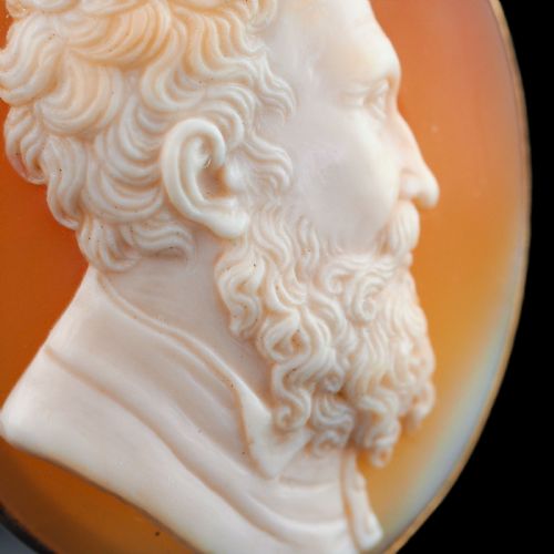 fig 7. Antique Victorian Cameo Brooch 14ct Gold with Portrait of a Gentleman - c.1890