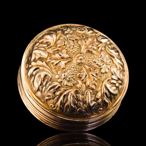 fig 1. Rare Antique Georgian Spherical/Circular Silver Gilt Snuff Box with Acanthus & Vine Decorations - John Bettridge 1823