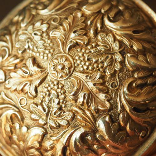 fig 6. Antique Georgian Silver Gilt Snuff Box Spherical/Circular with Acanthus & Vine Decorations - John Bettridge 1823