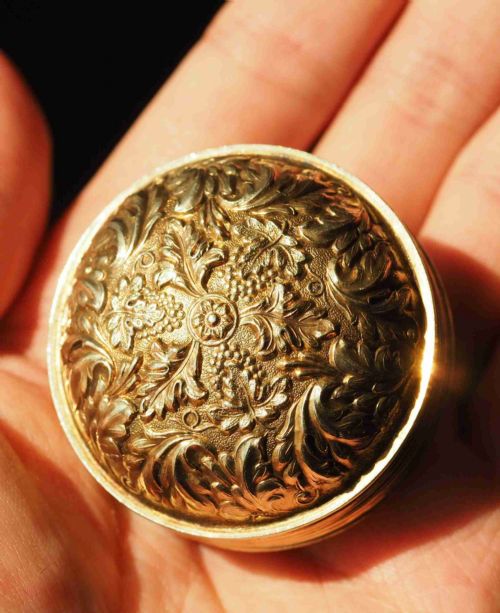 Rare Antique Georgian Spherical/circular Silver Gilt Snuff Box with Acanthus & Vine Decorations - John Bettridge 1823