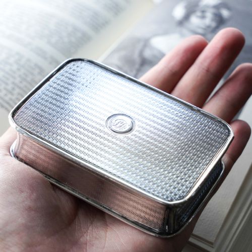 fig 2. Large Antique Georgian Solid Silver Snuff Box with Engine Turned Motifs - London 1814