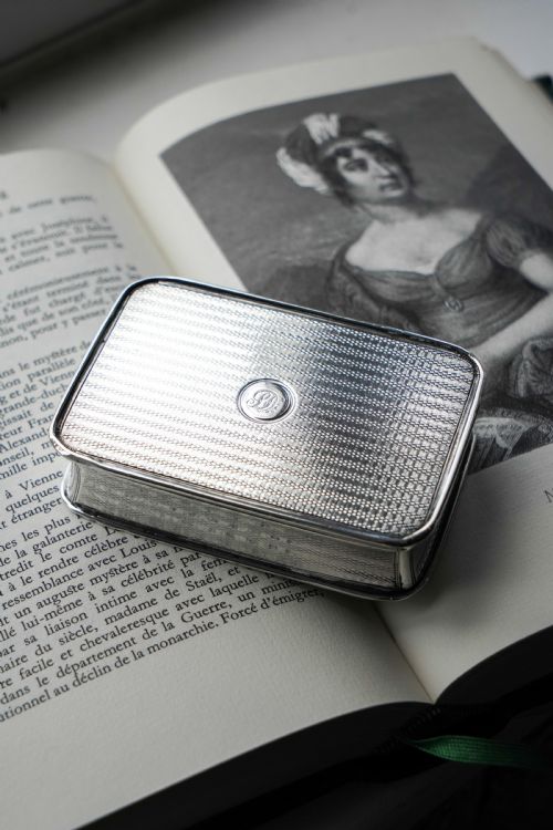 fig 8. Large Antique Georgian Solid Silver Snuff Box with Engine Turned Motifs - London 1814