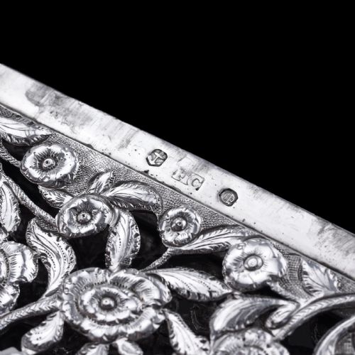 MAGNIFICENT ANTIQUE VICTORIAN SOLID SILVER CARD CASE WITH FLORAL CHASED AND PIERCED MOTIF FRANCIS CLARK 1839 - ADDITIONAL PHOTO 11