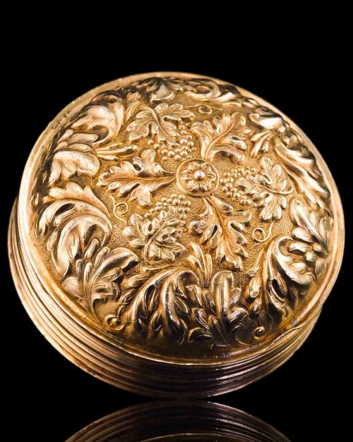 Antique Georgian Silver Gilt Snuff Box Spherical/circular with Acanthus & Vine Decorations - John Bettridge 1823