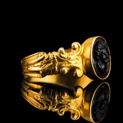 fig 4. Antique Georgian/Victorian Cameo Ring Roman Style 18ct Gold - Early 19th Century