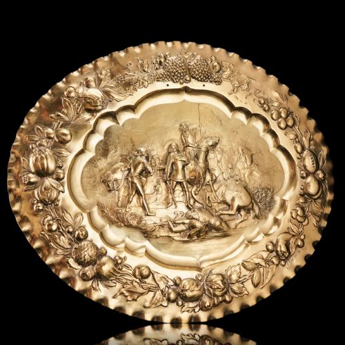 ANTIQUE SOLID SILVER GILT CHARGER SIDEBOARD DISH 50CM WITH FIGURAL BATTLE SCENE 19TH CENTURY - ADDITIONAL PHOTO 5