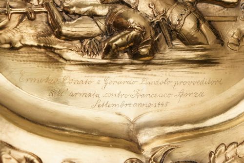 ANTIQUE SOLID SILVER GILT CHARGER SIDEBOARD DISH 50CM WITH FIGURAL BATTLE SCENE 19TH CENTURY - ADDITIONAL PHOTO 17