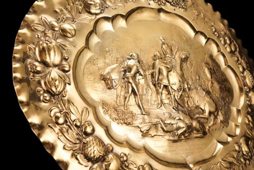 ANTIQUE SOLID SILVER GILT CHARGER SIDEBOARD DISH 50CM WITH FIGURAL BATTLE SCENE 19TH CENTURY - ADDITIONAL PHOTO 18