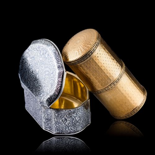 fig 3. A small cylindrical French silver gilt etui featuring intricate engine-turned guilloche wave patterns and textured borders.