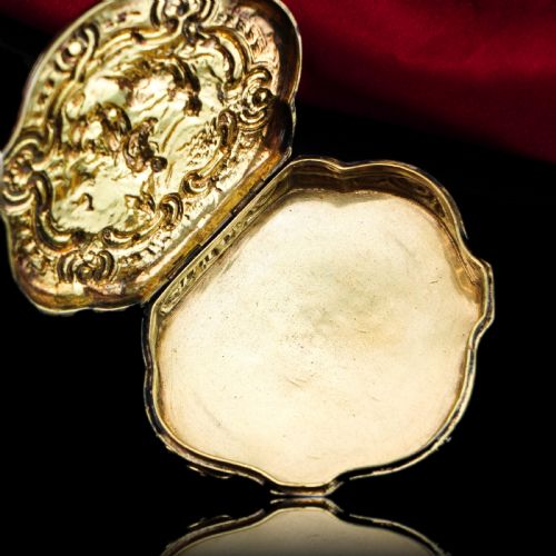 ANTIQUE SOLID SILVER GILT TABLE SNUFF BOX ROCOCO MOTIF AND MELEAGER BOAR HEAD SCENE 18TH C - ADDITIONAL PHOTO 6