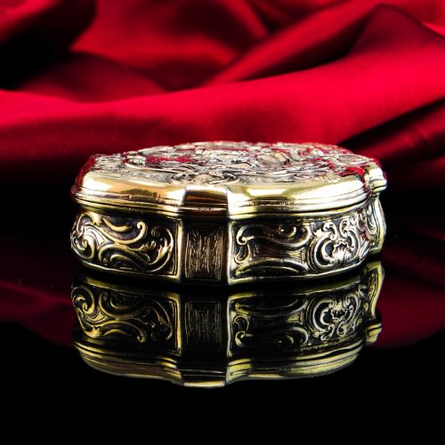 ANTIQUE SOLID SILVER GILT TABLE SNUFF BOX ROCOCO MOTIF AND MELEAGER BOAR HEAD SCENE 18TH C - ADDITIONAL PHOTO 11