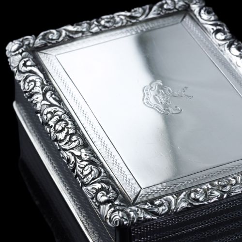 ANTIQUE GEORGIAN SOLID SILVER LARGE TABLE SNUFF BOX FLORAL CHASED BORDER JOSEPH WILLMORE 1832 - ADDITIONAL PHOTO 5