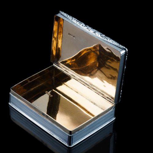 ANTIQUE GEORGIAN SOLID SILVER LARGE TABLE SNUFF BOX FLORAL CHASED BORDER JOSEPH WILLMORE 1832 - ADDITIONAL PHOTO 13