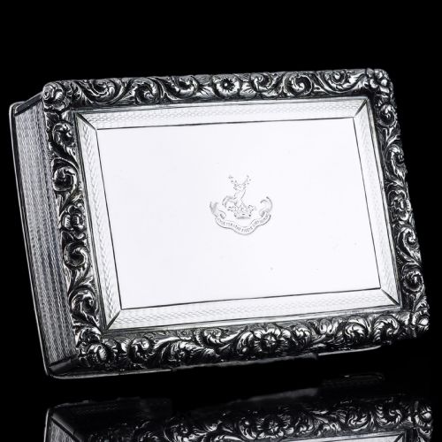 ANTIQUE GEORGIAN SOLID SILVER LARGE SNUFF BOX FLORAL CHASED BORDER JOSEPH WILLMORE 1832 - ADDITIONAL PHOTO 4
