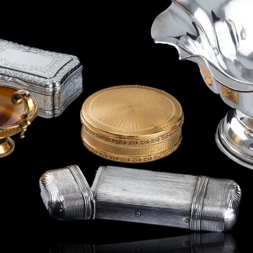 fig 5. A 19th-century Dutch solid silver cigar case featuring a reeded linear texture and rounded ends with fan-shaped engraving.