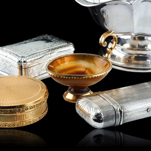 fig 6. A 19th-century Dutch solid silver cigar case featuring a reeded linear texture and rounded ends with fan-shaped engraving.