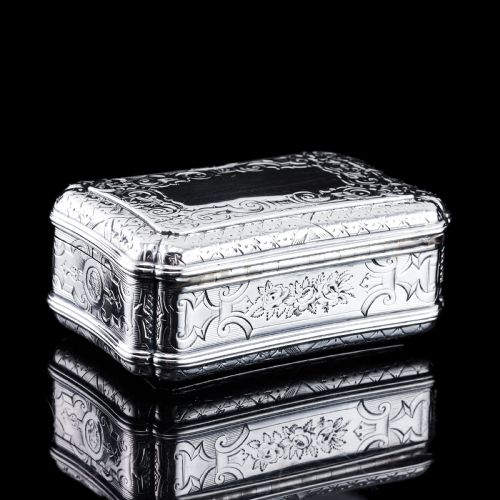 ANTIQUE SOLID SILVER TABLE SNUFF BOX CARTOUCHE SHAPE AND ENGRAVED EDWARD SMITH 1854 - ADDITIONAL PHOTO 16