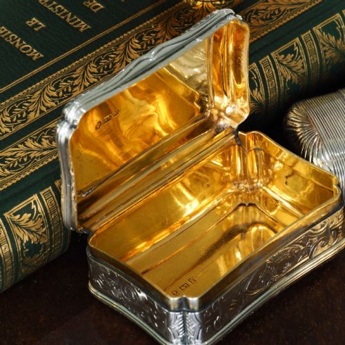 ANTIQUE SOLID SILVER TABLE SNUFF BOX CARTOUCHE SHAPE AND ENGRAVED EDWARD SMITH 1854 - ADDITIONAL PHOTO 20