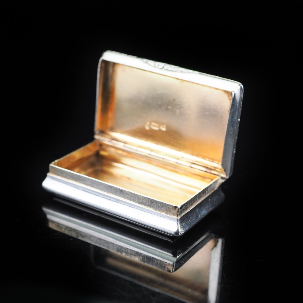 Antique Georgian Silver Snuff Box with Exquisite Chased Design - 1822 View VII