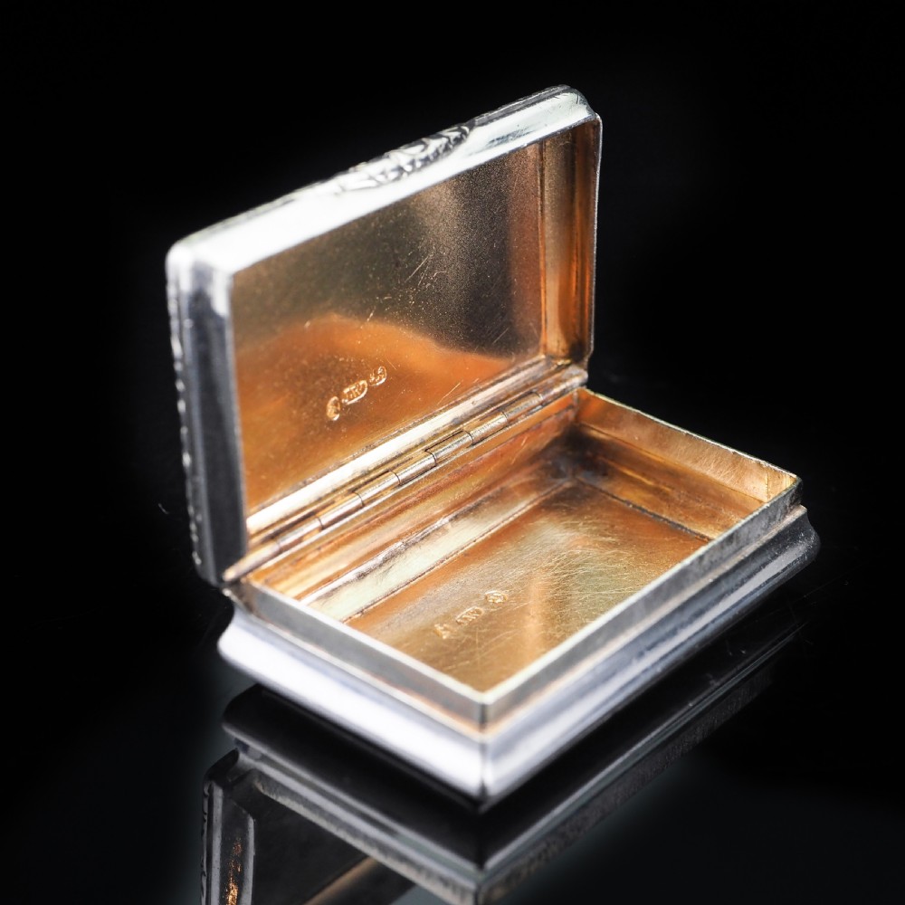 Antique Georgian Silver Snuff Box with Exquisite Chased Design - 1822 View IX