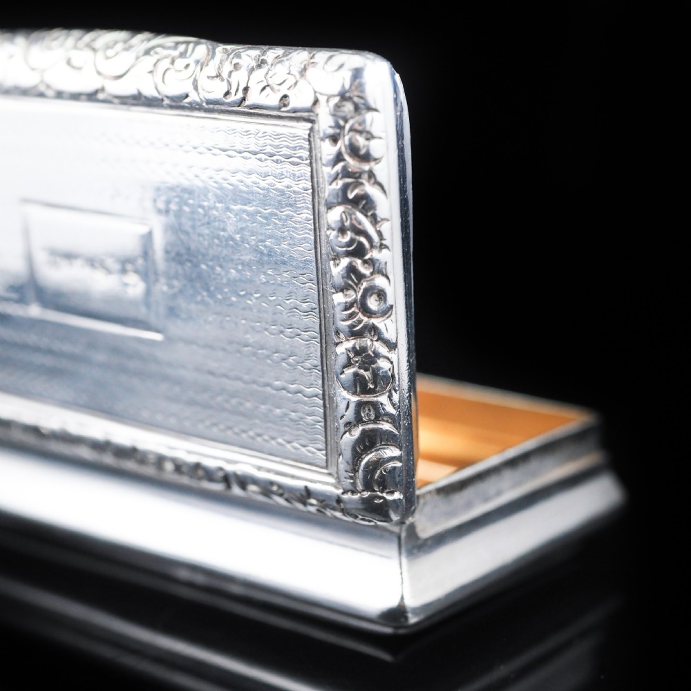 Antique Georgian Silver Snuff Box with Exquisite Chased Design - 1822 View XII