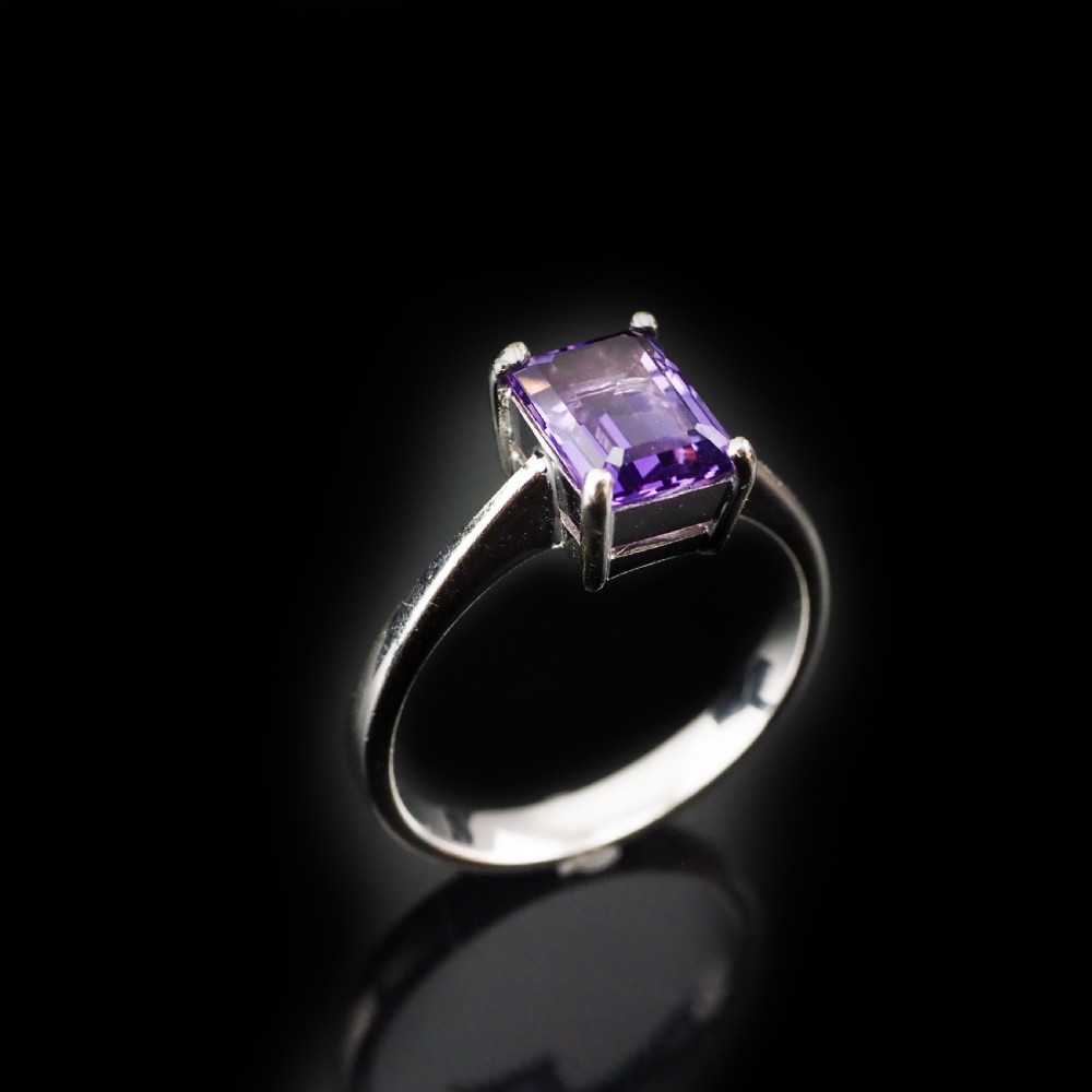 An 18K White Gold 'Emerald Cut' Amethyst Ring View IV