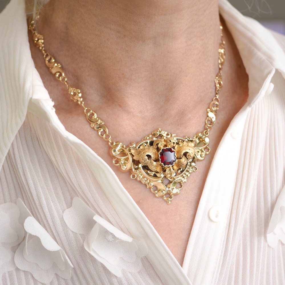 Antique Victorian 18K Gold Garnet Necklace in Baroque Revival Style - c.1840 View III