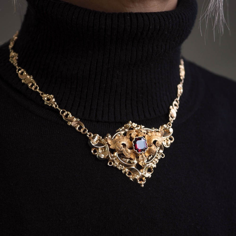 Antique Victorian 18K Gold Garnet Necklace in Baroque Revival Style - c.1840 View IV