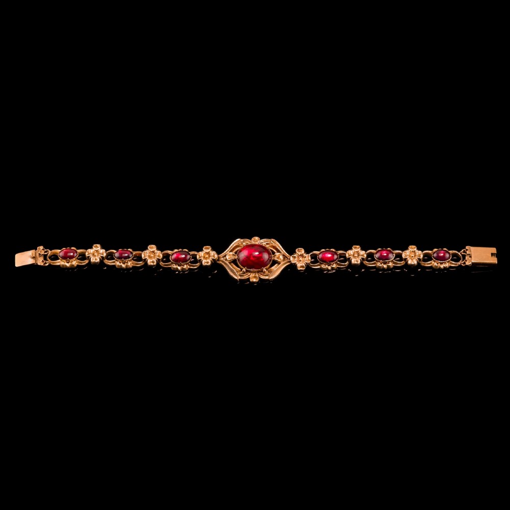 Antique Victorian 18ct Gold Garnet Cabochon Flower Bracelet - c.1840 View IV