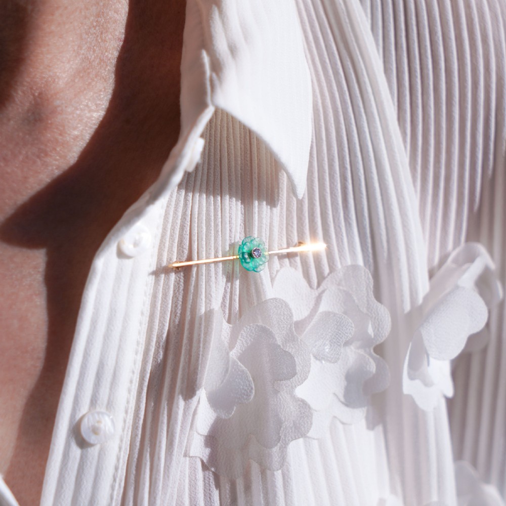 A Spectacular Chalcedony & Diamond 15ct Gold Brooch with Translucent Flower Design View VII