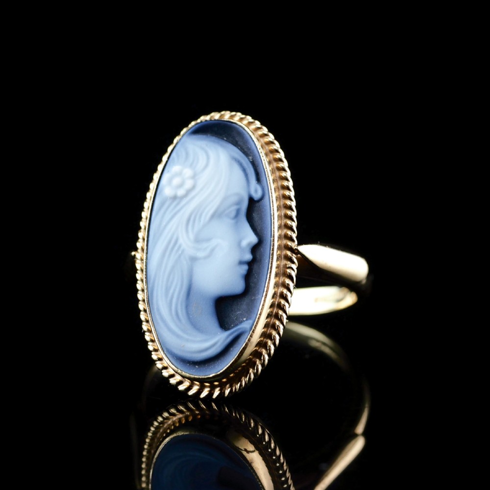 A 9ct Gold Agate Cameo Ring with Beautiful Figural Maiden Head 