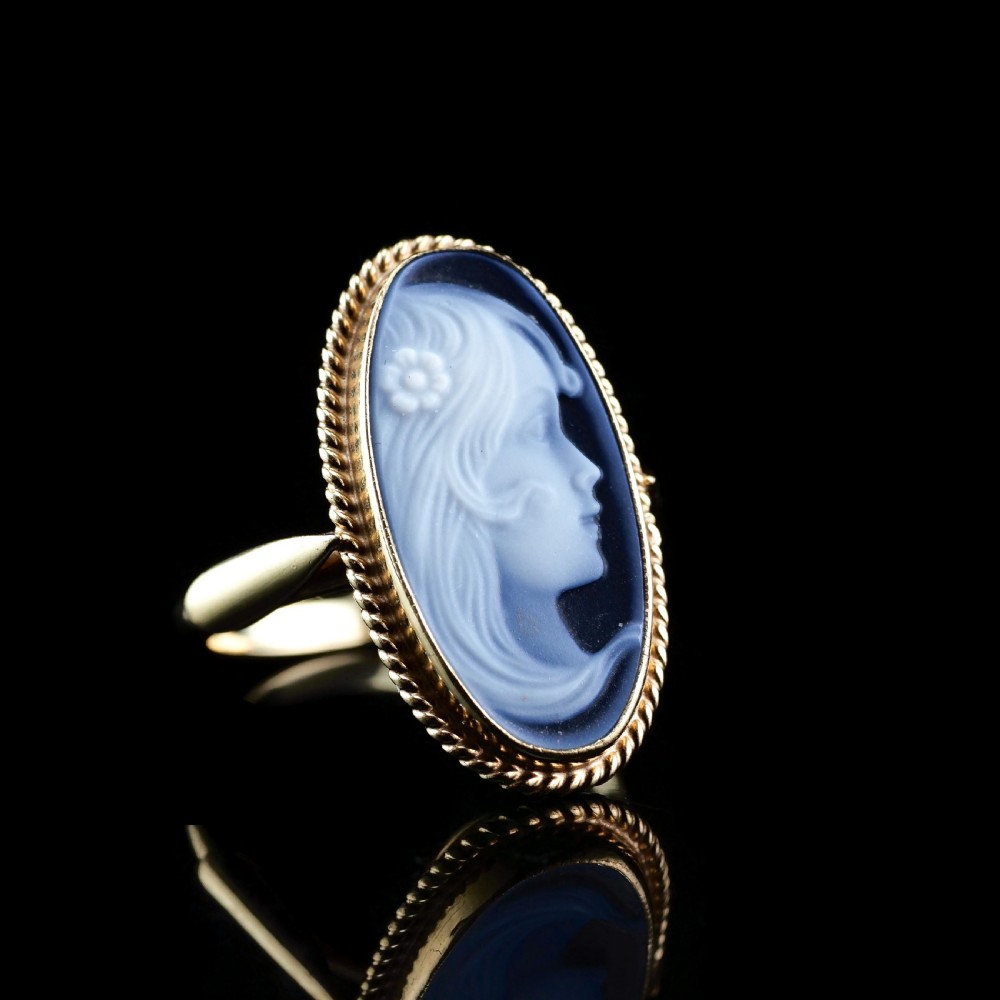 A 9ct Gold Agate Cameo Ring with Beautiful Figural Maiden Head  View III