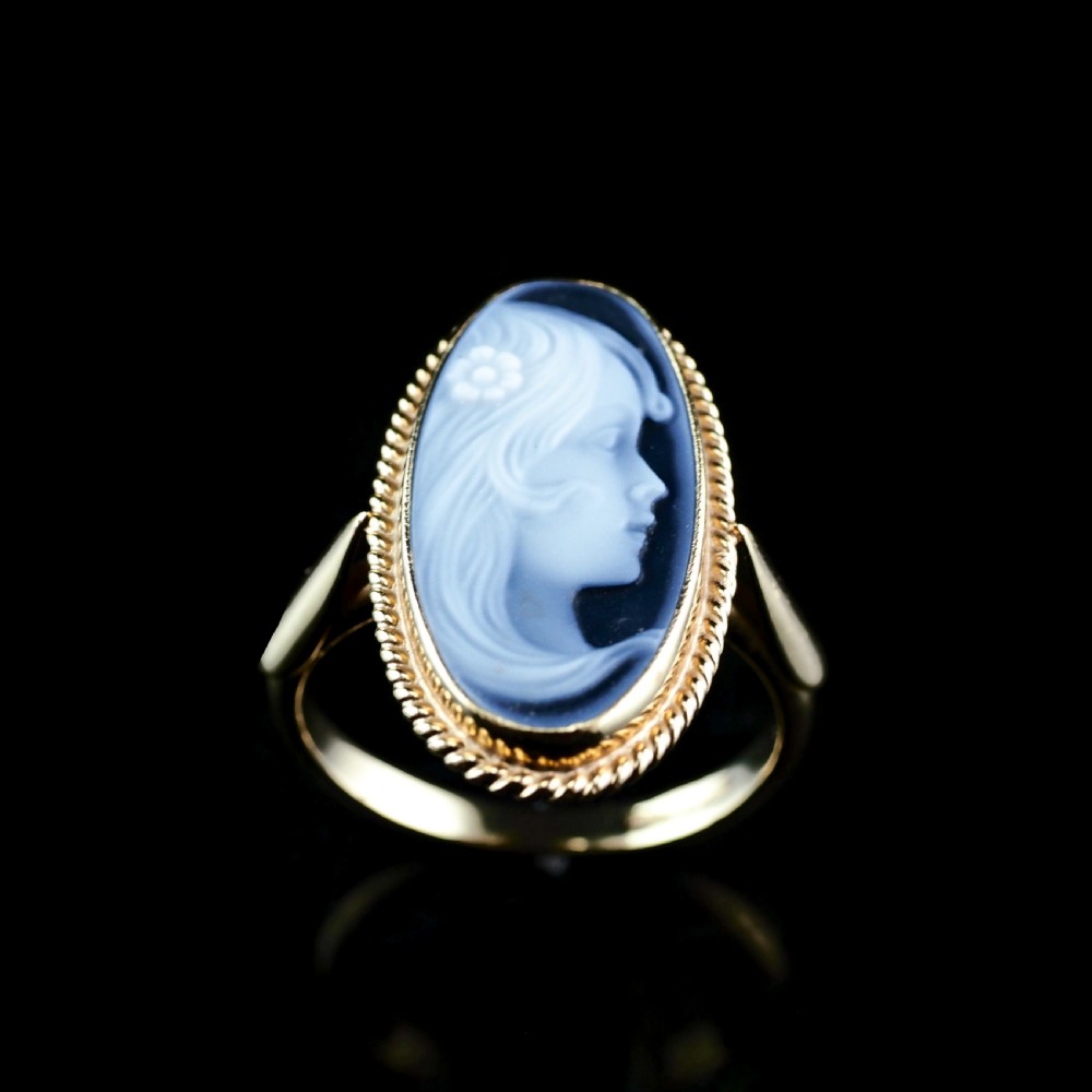 A 9ct Gold Agate Cameo Ring with Beautiful Figural Maiden Head  View VIII