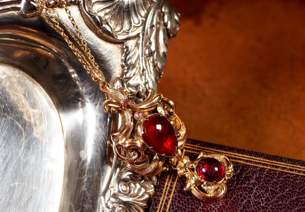 Antique Victorian 18ct Gold Garnet Cabochon Necklace - c.1840 View IV