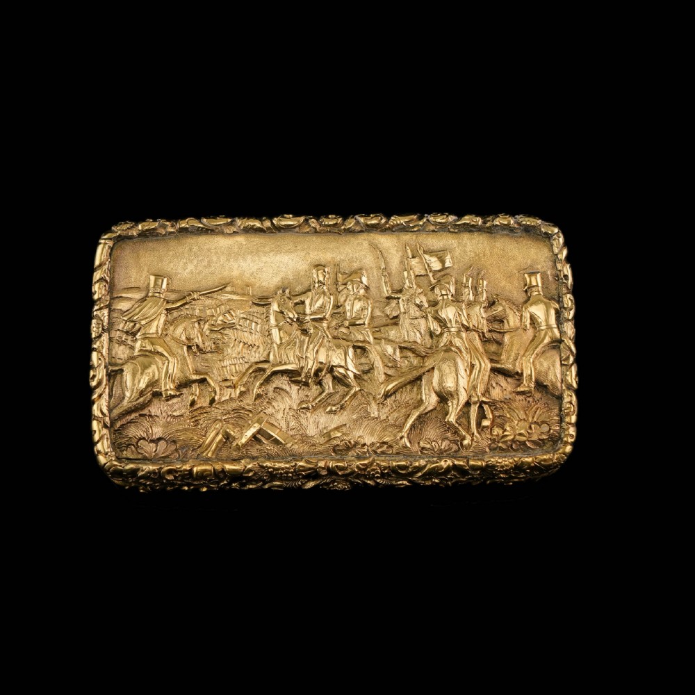 Antique Georgian Solid Silver Gilt Snuff Box Battle Scene Top - John Bettridge 1829 View II