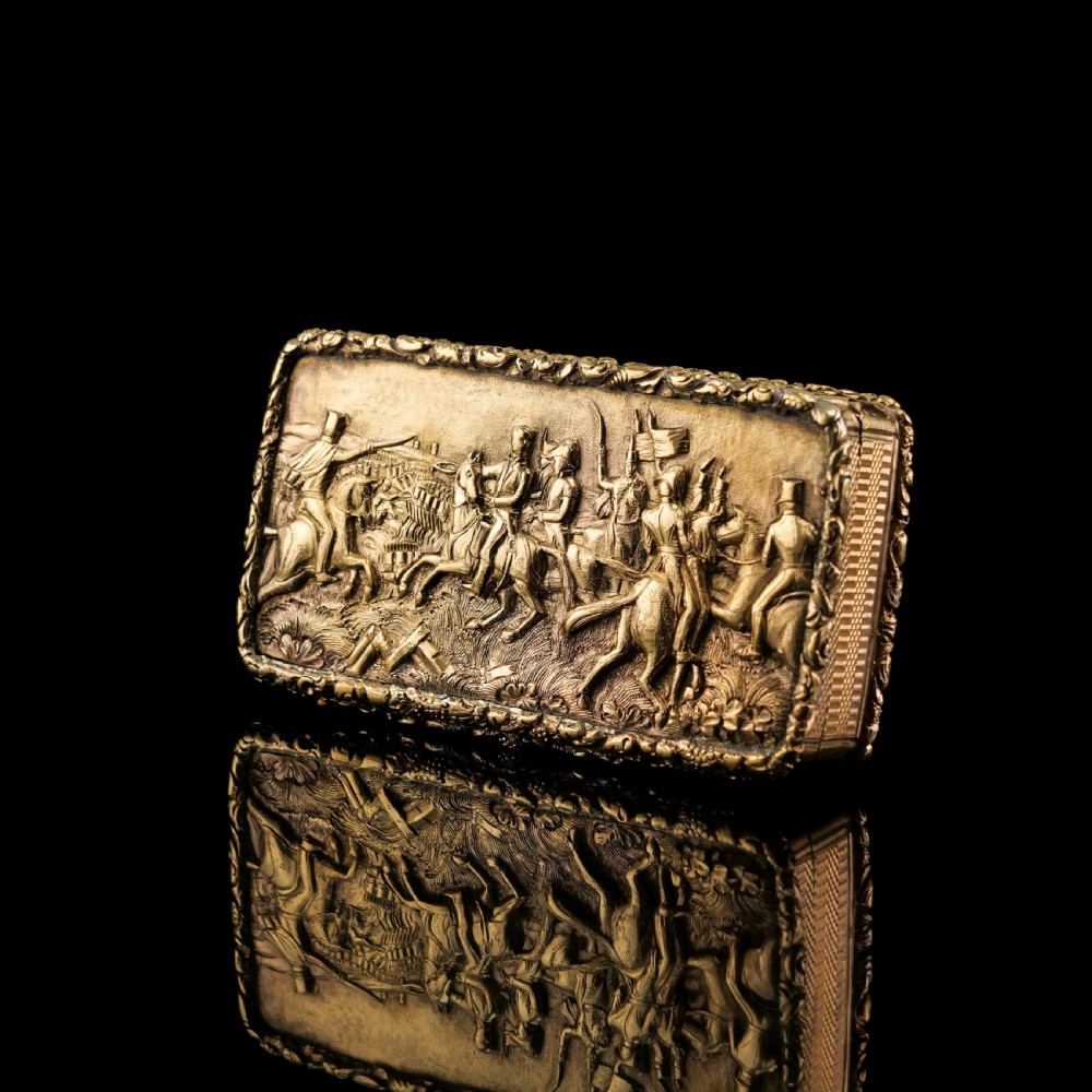 Antique Georgian Solid Silver Gilt Snuff Box Battle Scene Top - John Bettridge 1829 View IV
