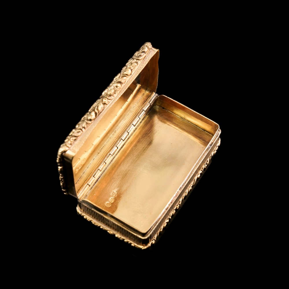 Antique Georgian Solid Silver Gilt Snuff Box Battle Scene Top - John Bettridge 1829 View XIV