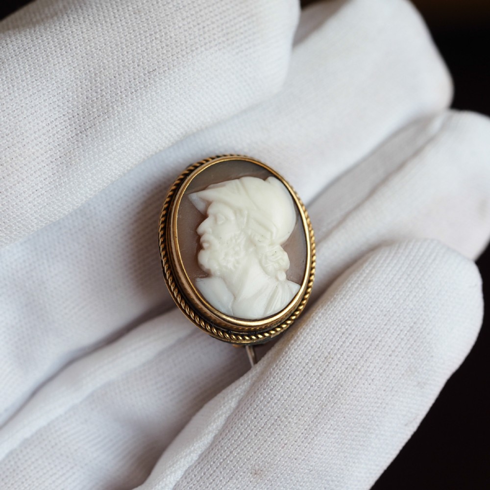 Antique Victorian 15ct Gold Carved Shell Cameo Brooch with 